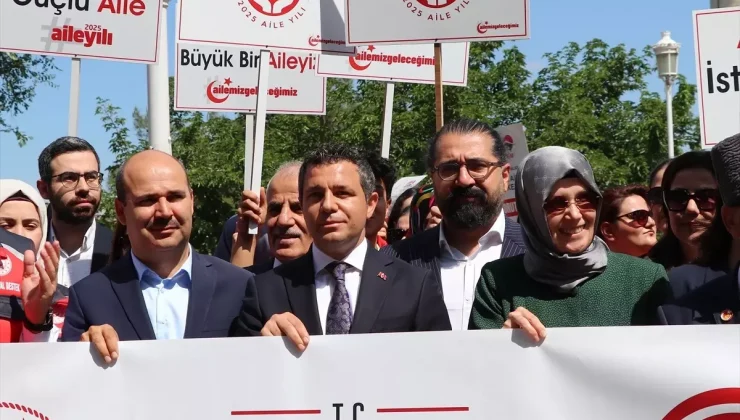 Gaziantep’te Aile Yılı kapsamında kortej yürüyüşü gerçekleştirildi