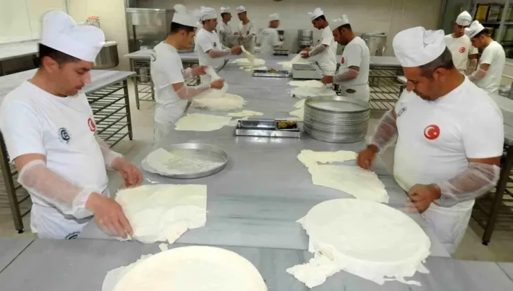 Gaziantep’te Baklava Ustaları Yoğun  Bayram Mesaisine  Başladı