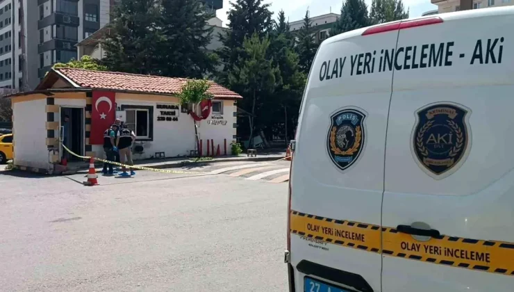 Taksiciye kardeşinden silahlı saldırı
