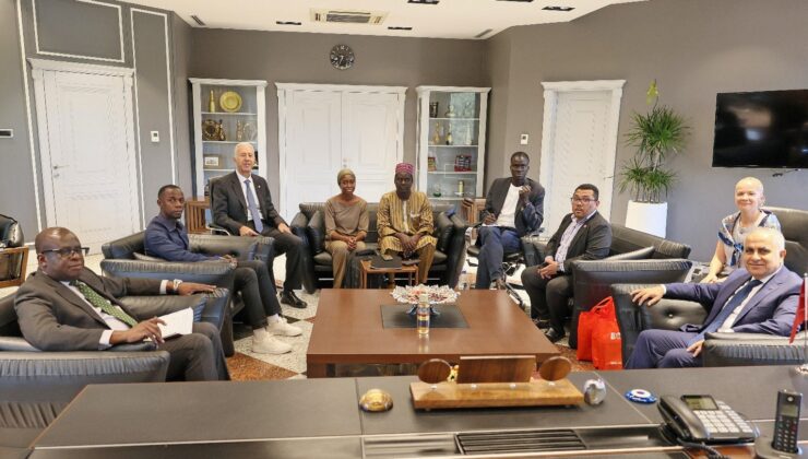 GAMBİYA ÜNİVERSİTESİ HEYETİNDEN GAÜN’E ZİYARET