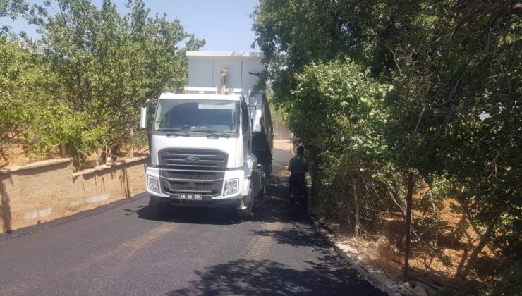 DULKADİROĞLU BELEDİYESİ’NDEN AYAKLICAOLUK’TA ASFALT ÇALIŞMASI