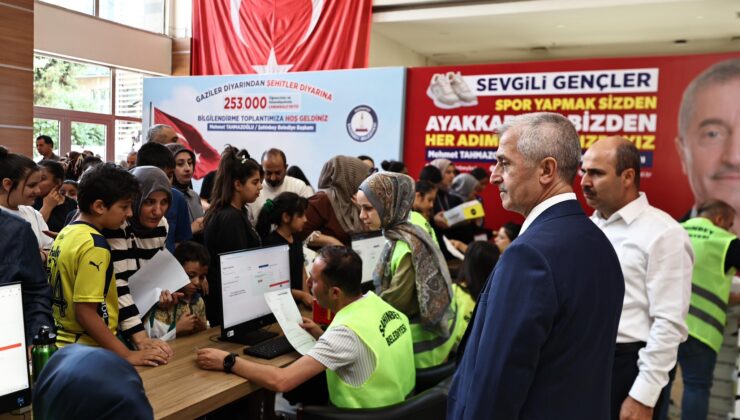 ŞAHİNBEY BELEDİYESİNDEN ÖĞRENCİLERE KARNE HEDİYESİ