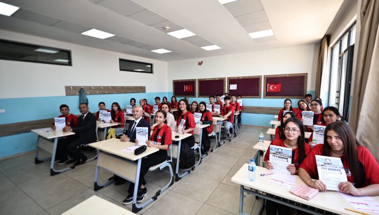 ŞAHİNBEY BELEDİYESİ’NDEN ÖĞRENCİLERE DENEME SETİ DESTEĞİ