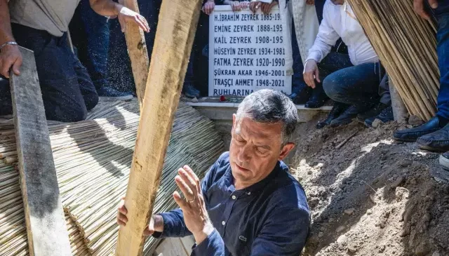 Ferdi Zeyrek’in cenazesini Özgür Özel defnetti