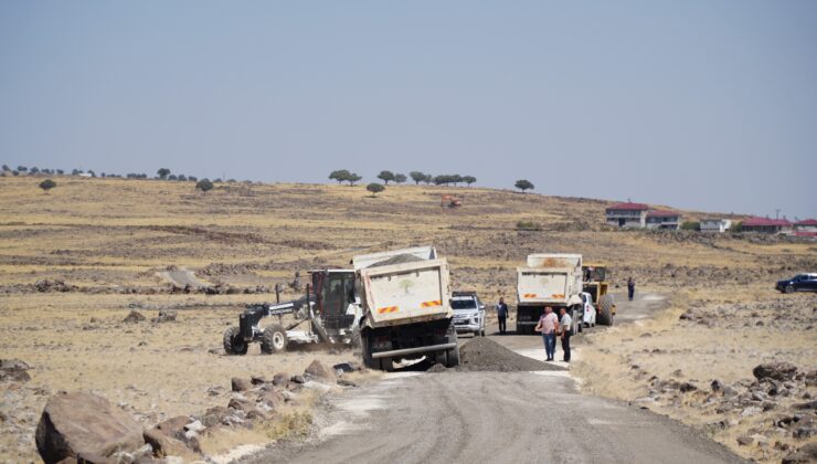 BAŞKAN YILMAZ, HİZMETTE SINIRLARI AŞTI  YILLARDIR BOZUK OLAN ŞEHİTKAMİL-PAZARCIK YOLU YENİLENDİ