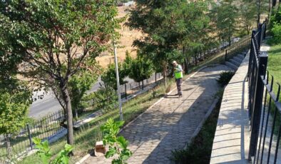 DULKADİROĞLU’NDA PARK VE BAHÇELERDE TİTİZ BAKIM ÇALIŞMALARI SÜRÜYOR
