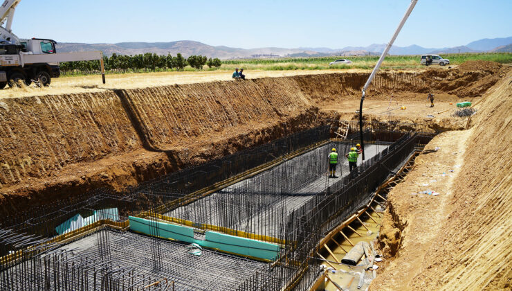 Batı Mahallelerinin Yeni Altyapısı Hızla Yükseliyor