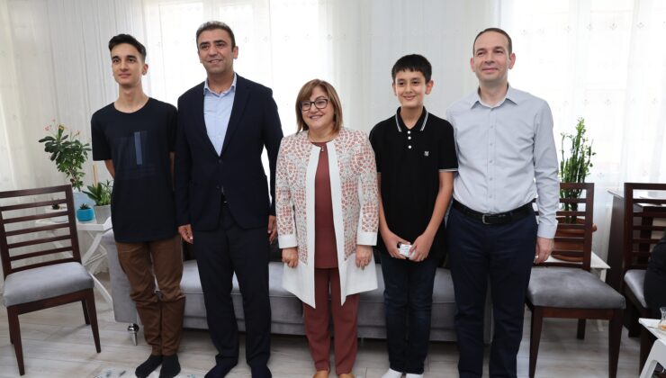 BAŞKAN ŞAHİN, GAZİANTEP’E ÇİFTE GURUR YAŞATAN ÖZYURTSEVEN KARDEŞLERİ ZİYARET ETTİ!