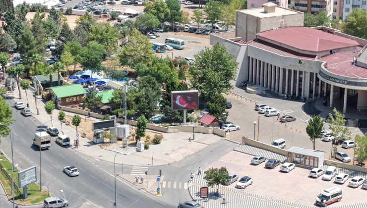 Kahramanmaraş Ay Yıldızla Donandı, Milli Ruh Sokaklara Taştı…