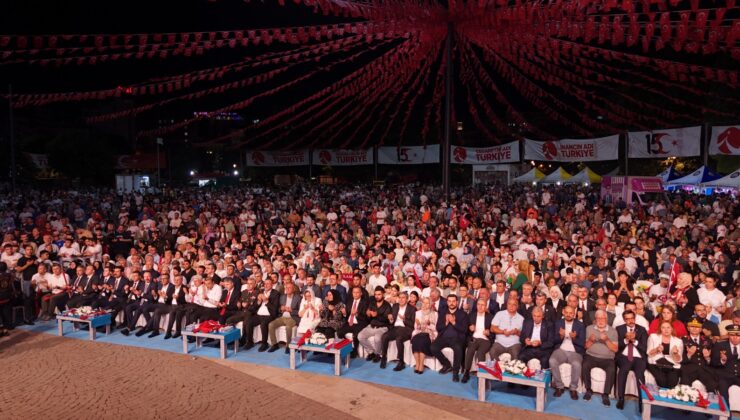 GAZİ ŞEHİRDE MİLLETİN KAHRAMANLIK DESTANI İÇİN MEYDANLAR YİNE DOLDU