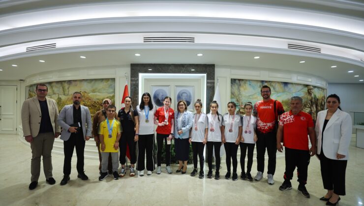GAZİANTEP BÜYÜKŞEHİR’İN BAŞARILI SPORCULARI, BAŞKAN FATMA ŞAHİN İLE BULUŞTU