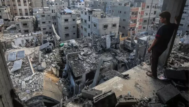 İsrail Hava Saldırısı Gazze’de Yıkım Yarattı