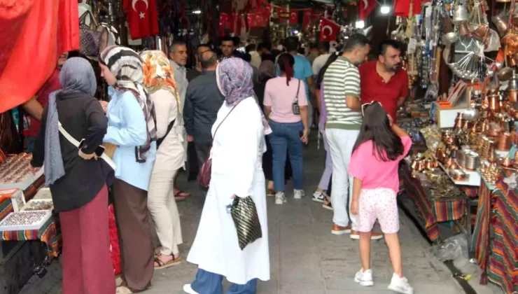 Gaziantep Sıcağa Rağmen Turist Akınına Uğruyor