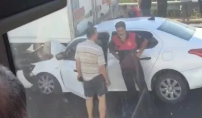 Şanlıurfa-Gaziantep karayolunda otomobil tıra arkadan çarptı: 1 ölü, 1 yaralı