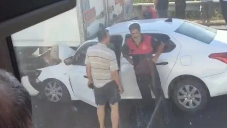 Şanlıurfa-Gaziantep karayolunda otomobil tıra arkadan çarptı: 1 ölü, 1 yaralı