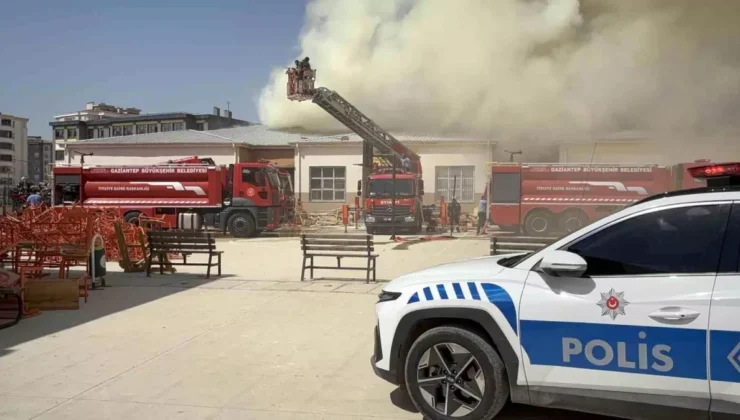 Gaziantep’te Meslek Lisesinde Yangın Çıktı