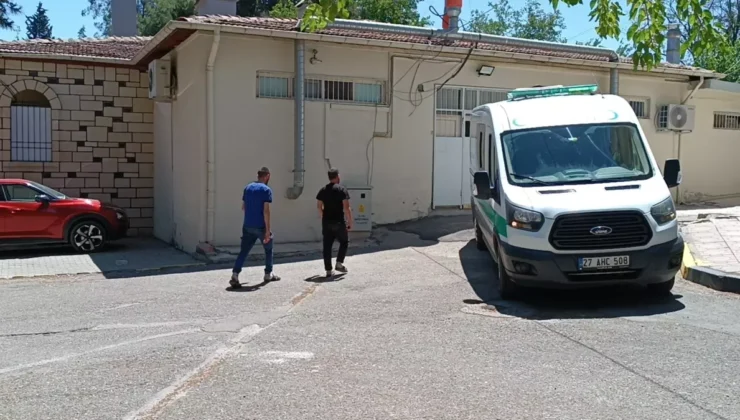 Gaziantep’te TIR’ın Çarptığı Traktörde Bir Kişi Hayatını Kaybetti