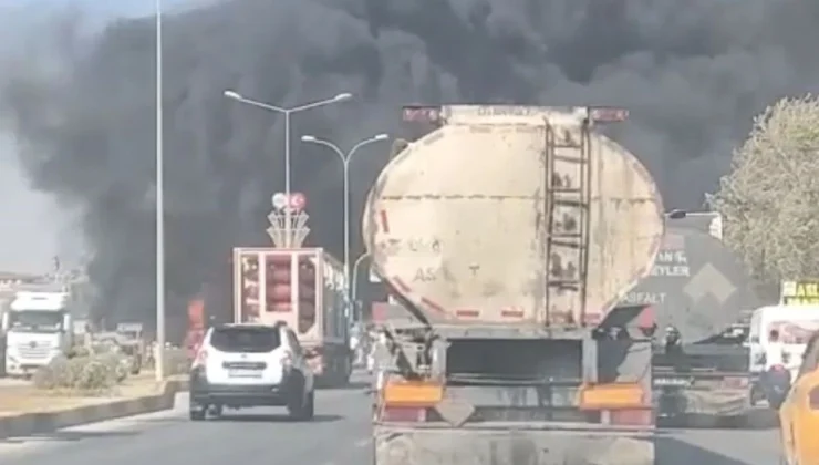 Gaziantep’in Nurdağı ilçesinde rezerv alanında bulunan bir inşaat sahasında henüz belirlenemeyen bir nedenle yangın çıktı.