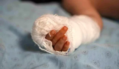 Hastanede korkunç kaza: Bebeğin parmağı kesildi