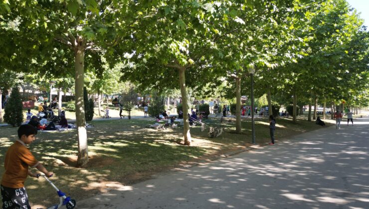 VATANDAŞLAR ŞAHİNBEY BELEDİYESİ’NİN PARKLARINDA SERİNLİYOR