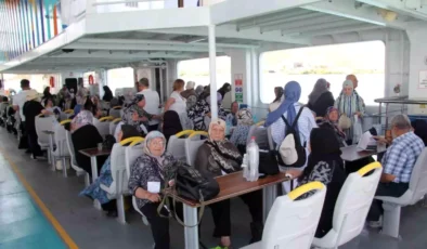 Yaşlılara Feribotla Tarihle Dolu Keyifli Bir Gezi Düzenlendi