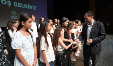 ŞEHİTKAMİL YAZ SANAT AKADEMİSİ MUHTEŞEM KONSERLE SONA ERDİ  BİN 355 KURSİYER SERTİFİKA ALDI