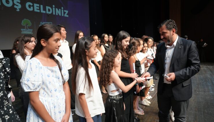 ŞEHİTKAMİL YAZ SANAT AKADEMİSİ MUHTEŞEM KONSERLE SONA ERDİ  BİN 355 KURSİYER SERTİFİKA ALDI