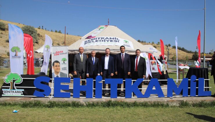 ŞEHİTKAMİL BELEDİYESİ AHLAT’TA YERİNİ ALDI  BAŞKAN YILMAZ, ŞEHİTKAMİL OTAĞINDA VATANDAŞLARI AĞIRLADI
