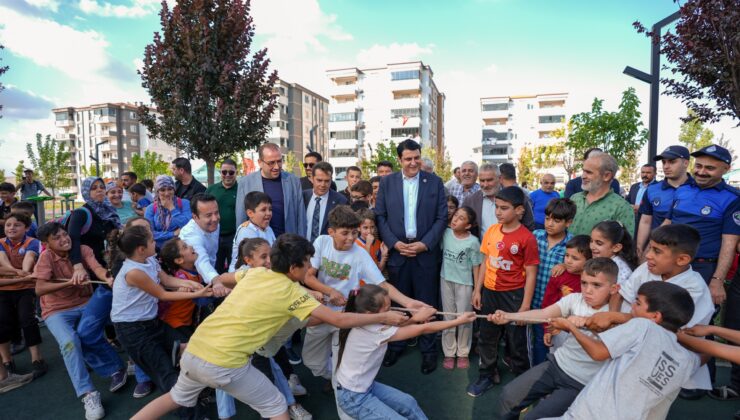 BAŞKAN YILMAZ’DAN 1 YILDA 18 YENİ PARK  ŞEHİTKAMİL’DE YEŞİL ALANLAR ARTIYOR