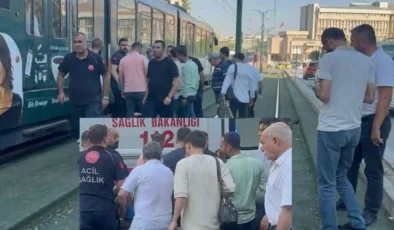 Gaziantep’te tramvay kazası: Yolun karşısına geçmek isteyen adam yaralandı