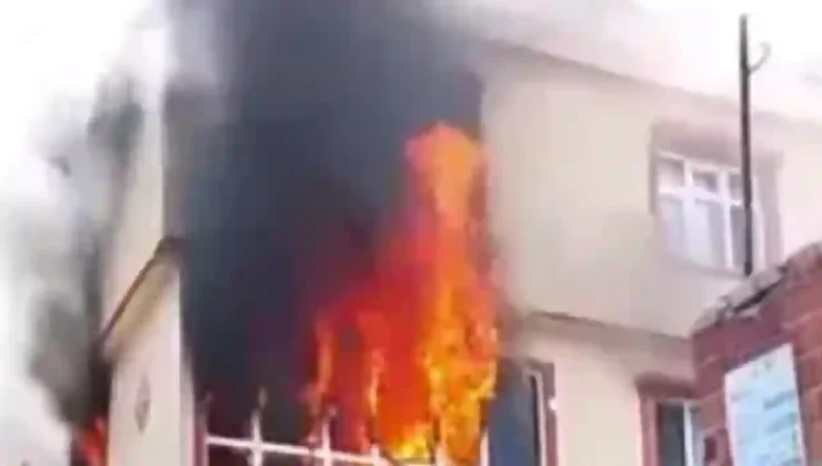 Gaziantep’te Korkutan Yangın: 3 Katlı Binada 5 Kişi Dumandan Etkilendi