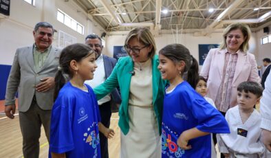 BAŞKAN ŞAHİN YAZ OKULLARI’NDAN YARARLANAN ÇOCUKLARLA BİR ARAYA GELDİ