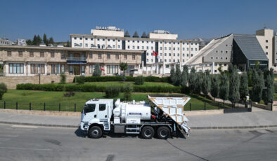 DULKADİROĞLU BELEDİYESİ, HİZMET FİLOSUNA YENİ SATHİ KAPLAMA ARACI EKLEDİ