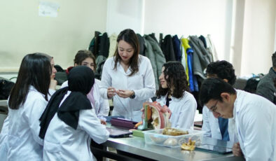 GAÜN’DE TIP EĞİTİMİNE BAĞIŞLANAN KADAVRA 3 YIL SONRA DEFNEDİLDİ