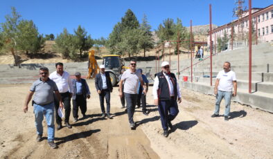 BAYDEMİRLİ GÜREŞ SAHASI ÇALIŞMALARI TÜM HIZIYLA DEVAM EDİYOR