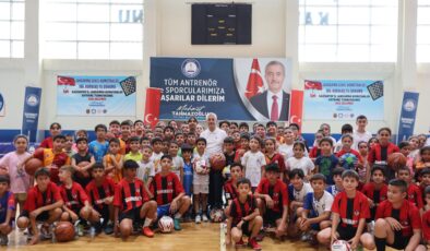 ŞAHİNBEY BELEDİYESİ’NDEN ÖĞRENCİLERE 160 BİN ADET BASKETBOL, VOLEYBOL VE FUTBOL TOPU HEDİYE
