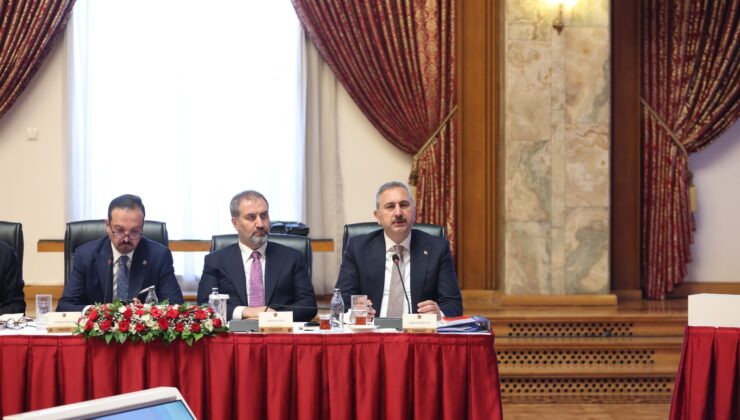 Tarihi Bir İnisiyatif Olan Terörsüz Türkiye, Dar Siyasi Hesaplara, Popülist Söylemlere Kurban Edilmemelidir.