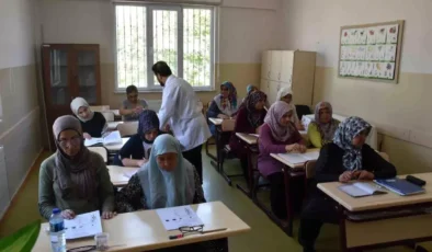 Gaziantep’te Kadınlar Okuma Yazma Kurslarıyla Hayallerine Kavuşuyor