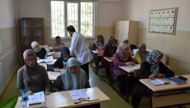 Gaziantep’te Kadınlar Okuma Yazma Kurslarıyla Hayallerine Kavuşuyor
