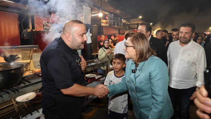 BAŞKAN ŞAHİN, FESTİVAL PARK’TA VATANDAŞLARLA BULUŞTU