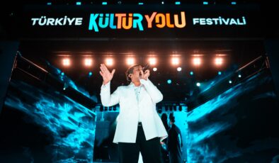 FESTİVALDE GÜÇLÜ SESİYLE BAYHAN ŞARKILARINI GAZİ ŞEHİRLİLER İÇİN SÖYLEDİ