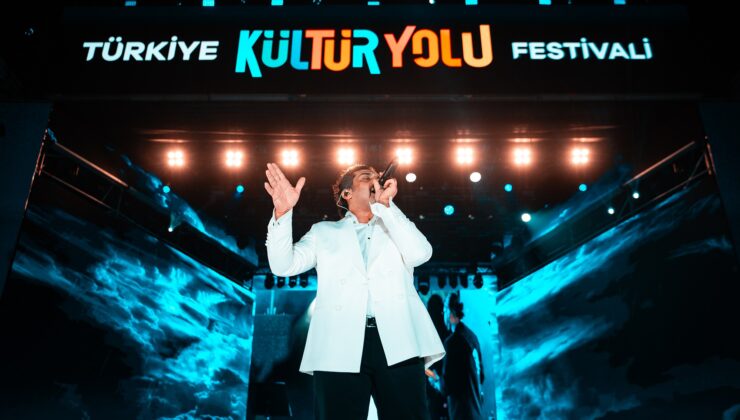 FESTİVALDE GÜÇLÜ SESİYLE BAYHAN ŞARKILARINI GAZİ ŞEHİRLİLER İÇİN SÖYLEDİ