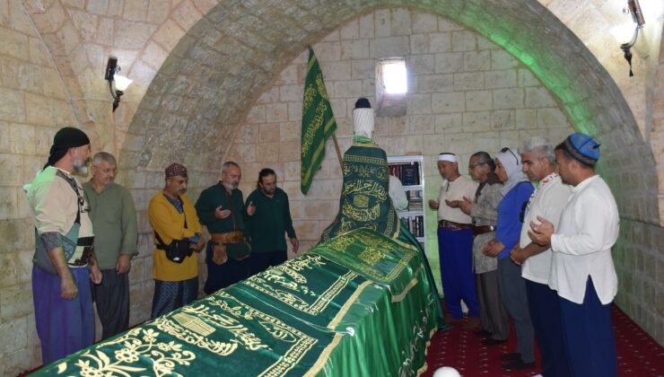 AKSAÇLILAR OKÇULARIN PİRİNİ ZİYARET ETTİ