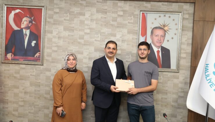 BAŞKAN CANPOLAT, DERECEYE GİREN ÖĞRENCİLERİ ÖDÜLLENDİRDİ