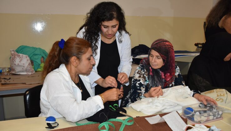 ŞAHİNBEYLİ KADINLAR KENDİ DİKTİKLERİ KIYAFETLERİ GİYİYOR