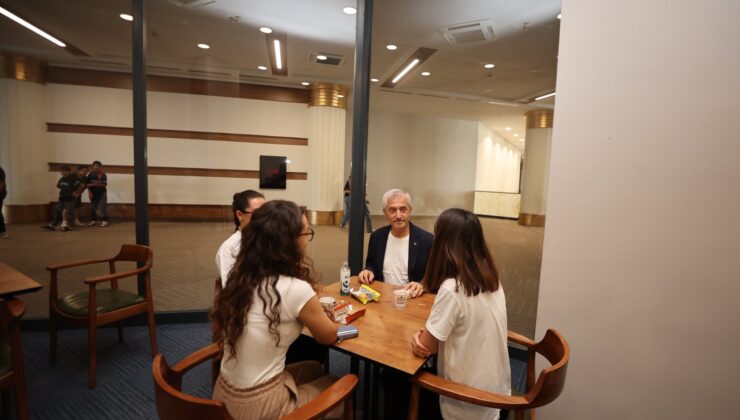 BAŞKAN TAHMAZOĞLU, ŞAHİNBEY MİLLET KÜTÜPHANESİ’NDE ÖĞRENCİLERİ ZİYARET ETTİ