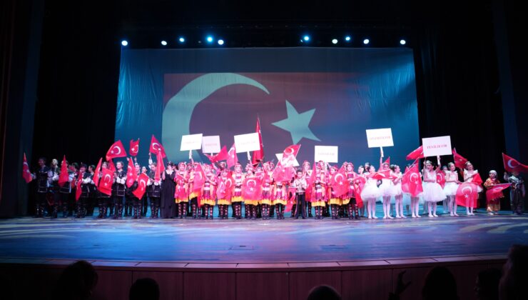 ŞEHİTKAMİL’DE 29 EKİM COŞKUSU CUMHURİYET DANSI İLE TAÇLANDI