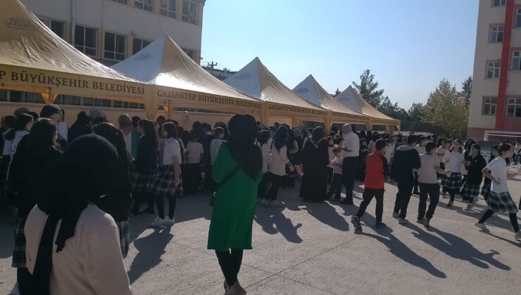 Emine Konukoğlu İmam Hatip öğrencilerinden Gazze kermesi