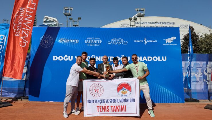 GAZİANTEP’TE TENİS ŞAMPİYONASINDA ÖDÜL TÖRENİ HEYECANI