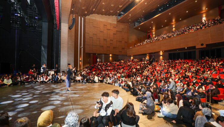 MEDENİYE SÖYLEŞİLERİ’NİN KONUĞU YEŞİLAY GENEL BAŞKANI DOÇ. DR. MEHMET DİNÇ OLDU